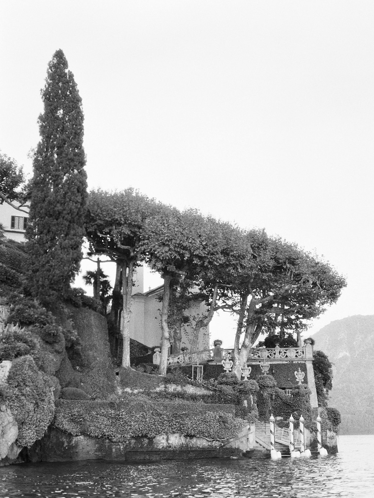 Villa Balbianello as the backdrop for beautiful portraits on Lake Como