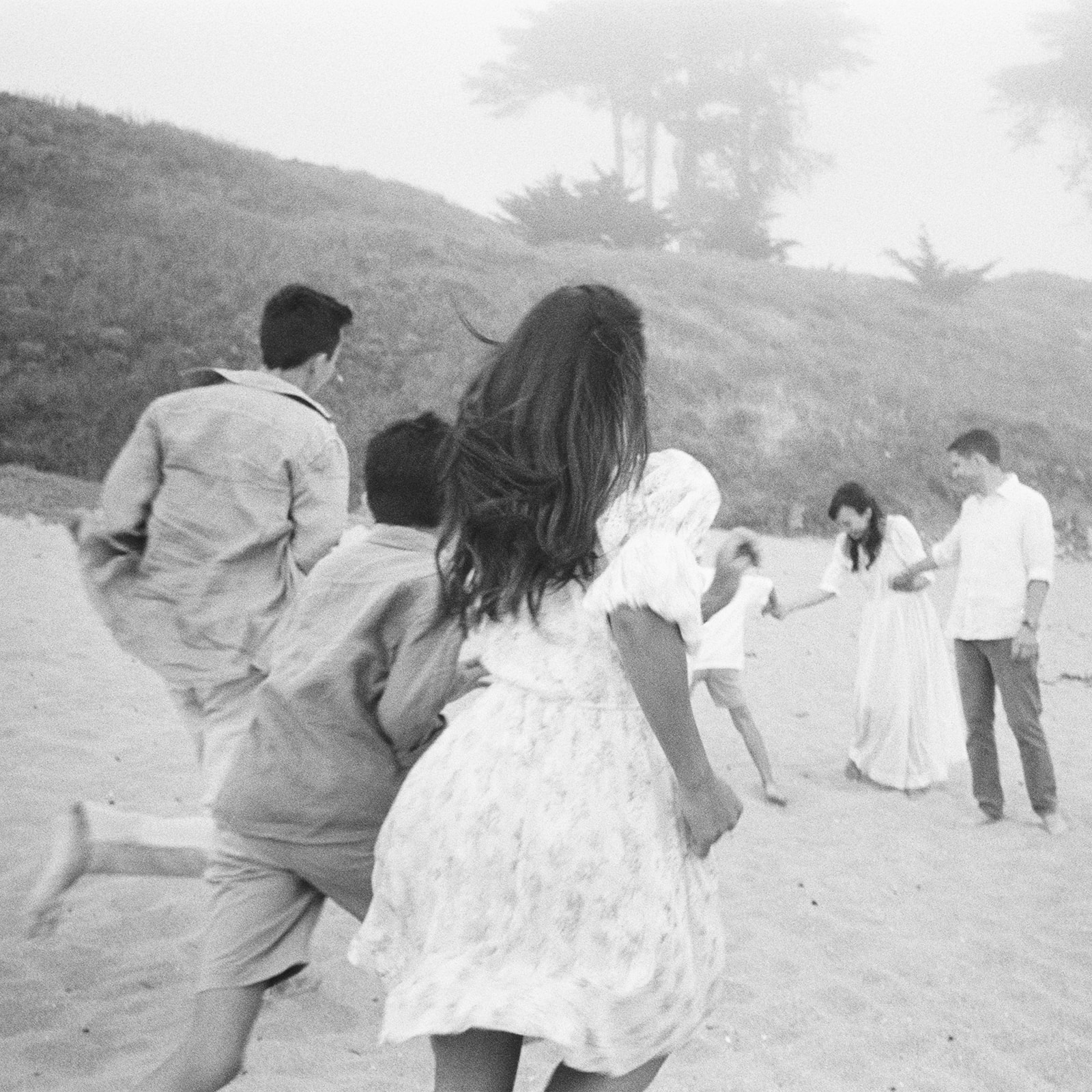 Children run to their parents during their Northern California family session